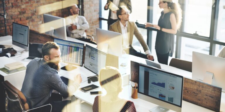 Navigeren door de storm. De stormingfase verkend